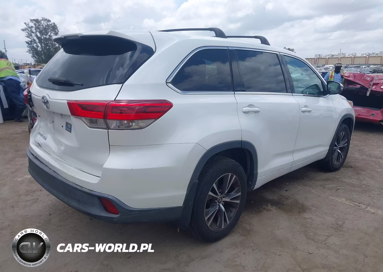 2018 Toyota Highlander Le VIN:5TDZARFH1JS039281 - 4