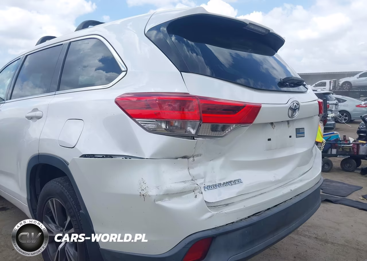 2018 Toyota Highlander Le VIN:5TDZARFH1JS039281 - 6