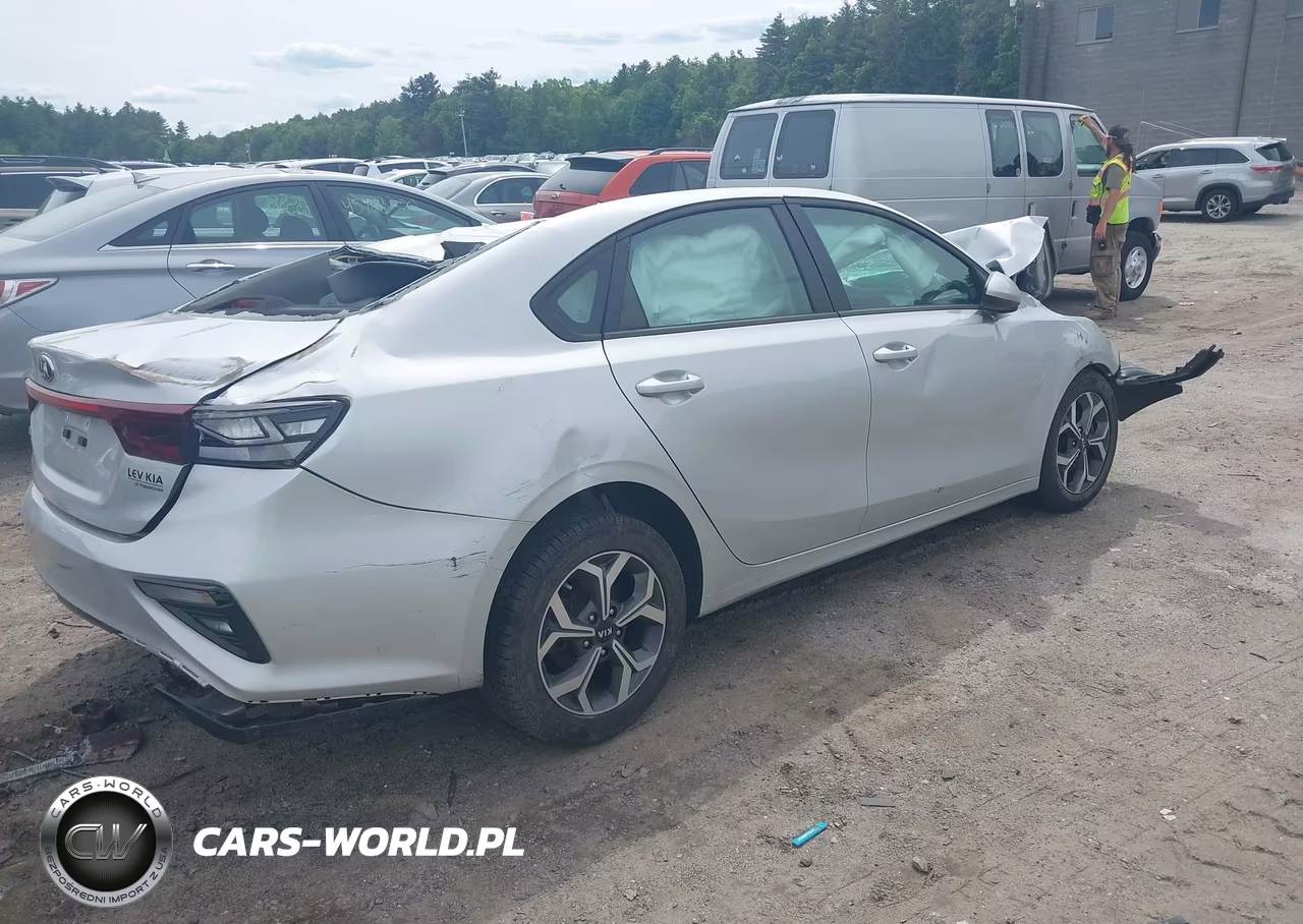 2020 Kia Forte Lxs VIN:3KPF24ADXLE183142 - 4