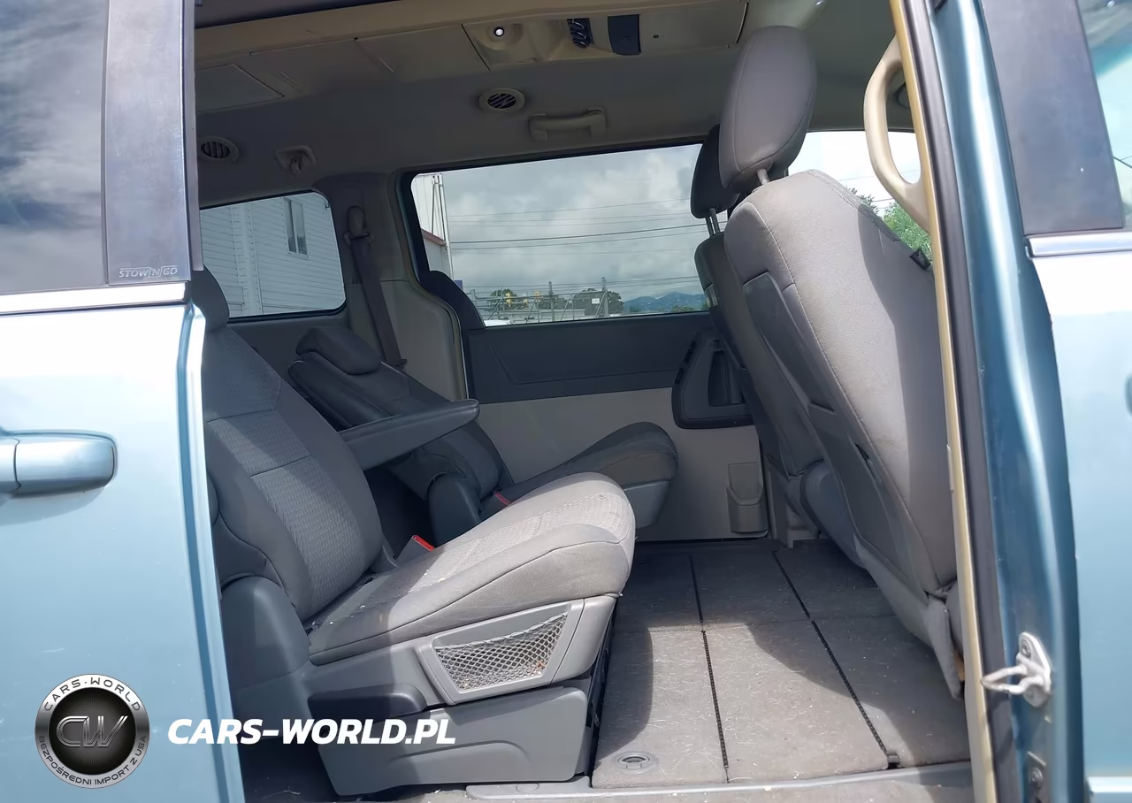 2008 Chrysler Town & Country Touring VIN:2A8HR54P78R682074 - 8