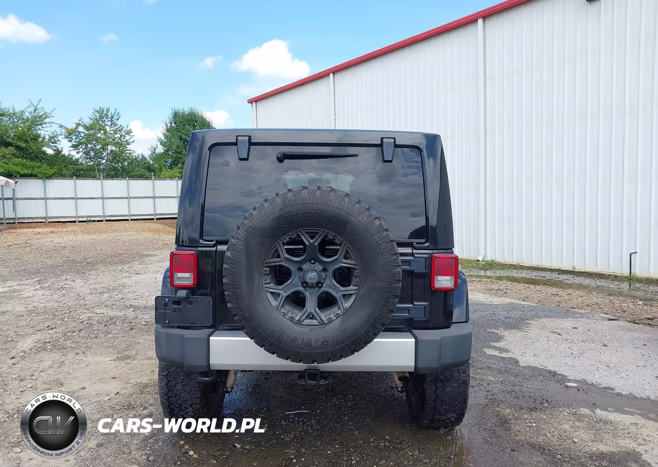 2015 Jeep Wrangler Unlimited Sahara VIN:1C4BJWEG4FL527528 - 17