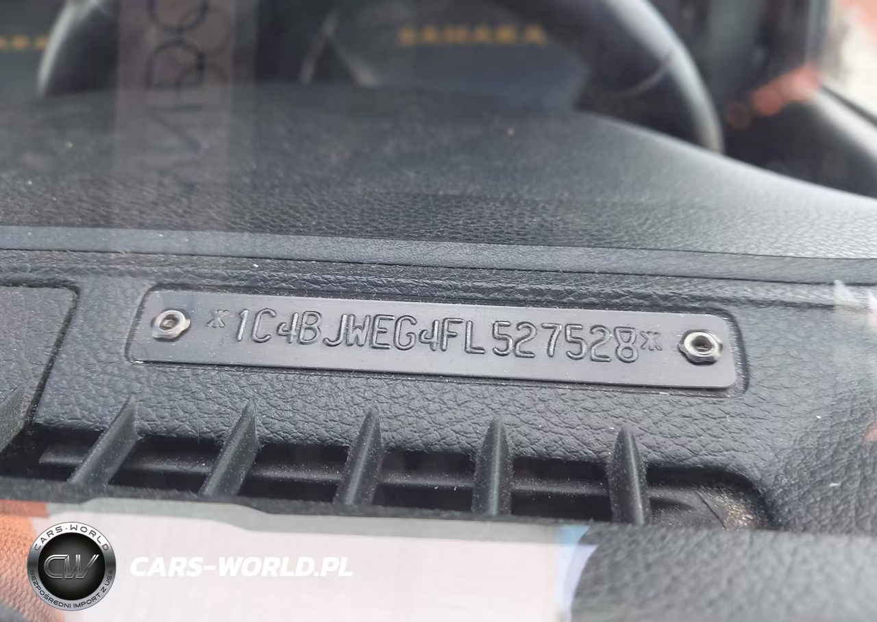 2015 Jeep Wrangler Unlimited Sahara VIN:1C4BJWEG4FL527528 - 18