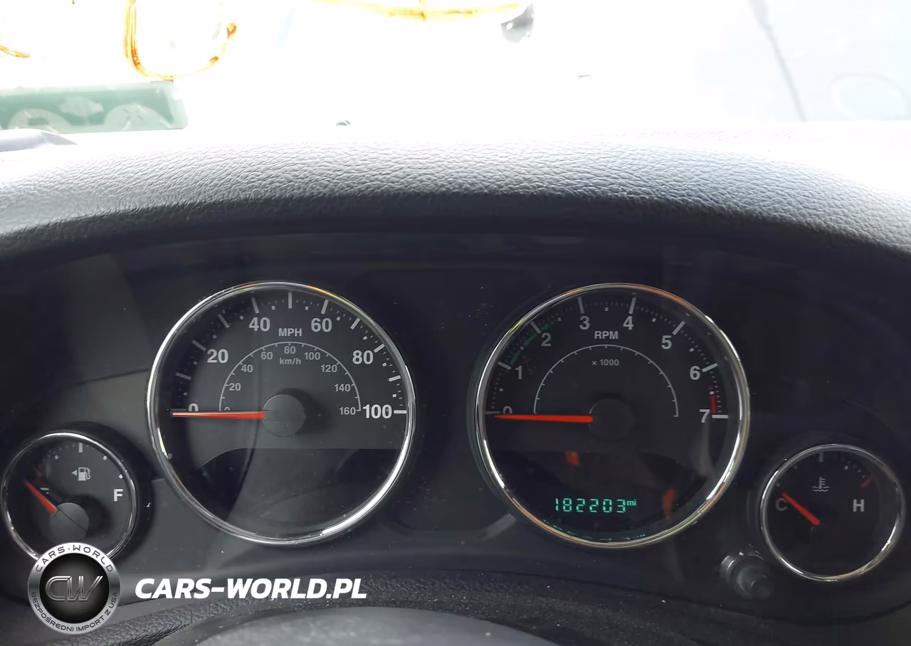 2015 Jeep Wrangler Unlimited Sahara VIN:1C4BJWEG4FL527528 - 7