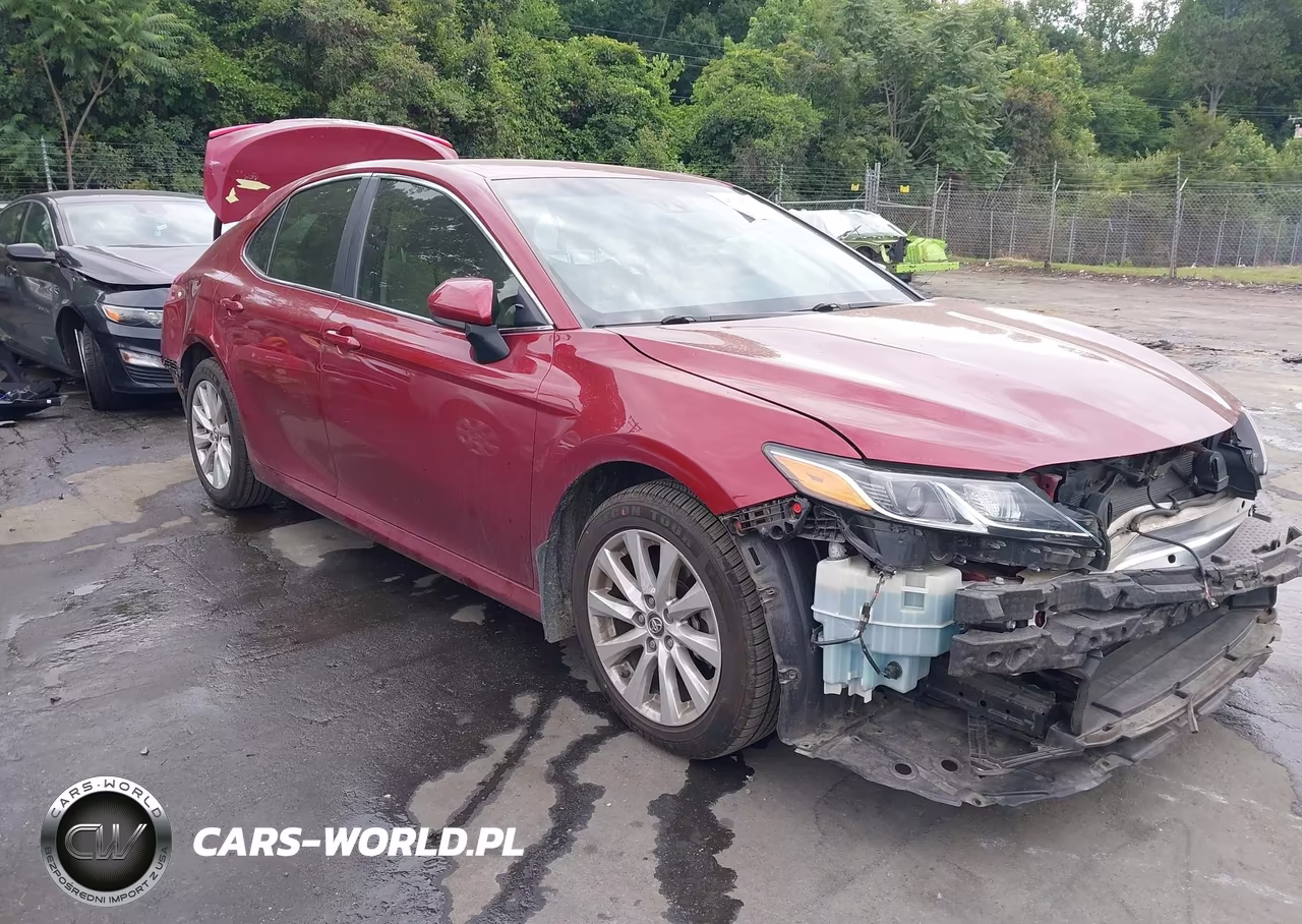 2018 Toyota Camry Le – zdjęcie 1 z 17