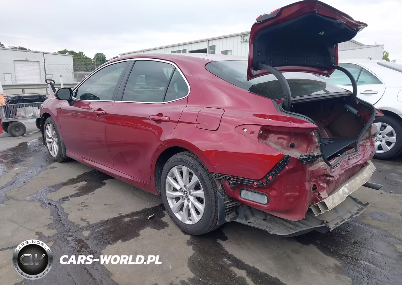2018 Toyota Camry Le VIN:4T1B11HK6JU544882 - 3