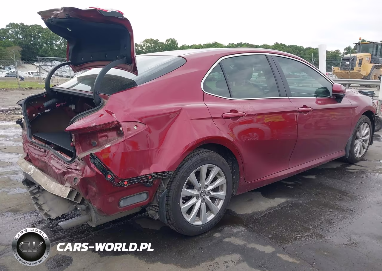 2018 Toyota Camry Le VIN:4T1B11HK6JU544882 - 4
