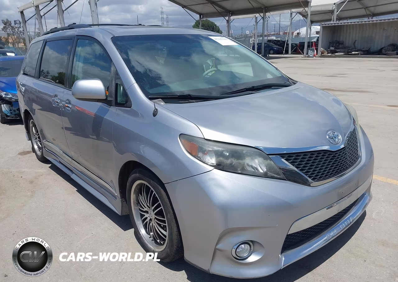 2012 Toyota Sienna Se 8 Passenger