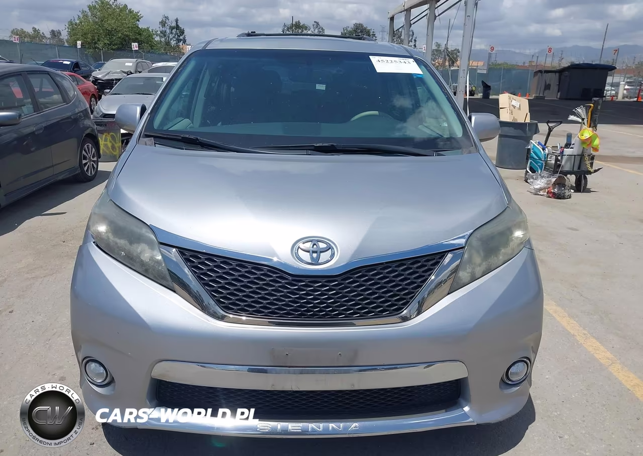2012 Toyota Sienna Se 8 Passenger VIN:5TDXK3DC1CS258964 - 12
