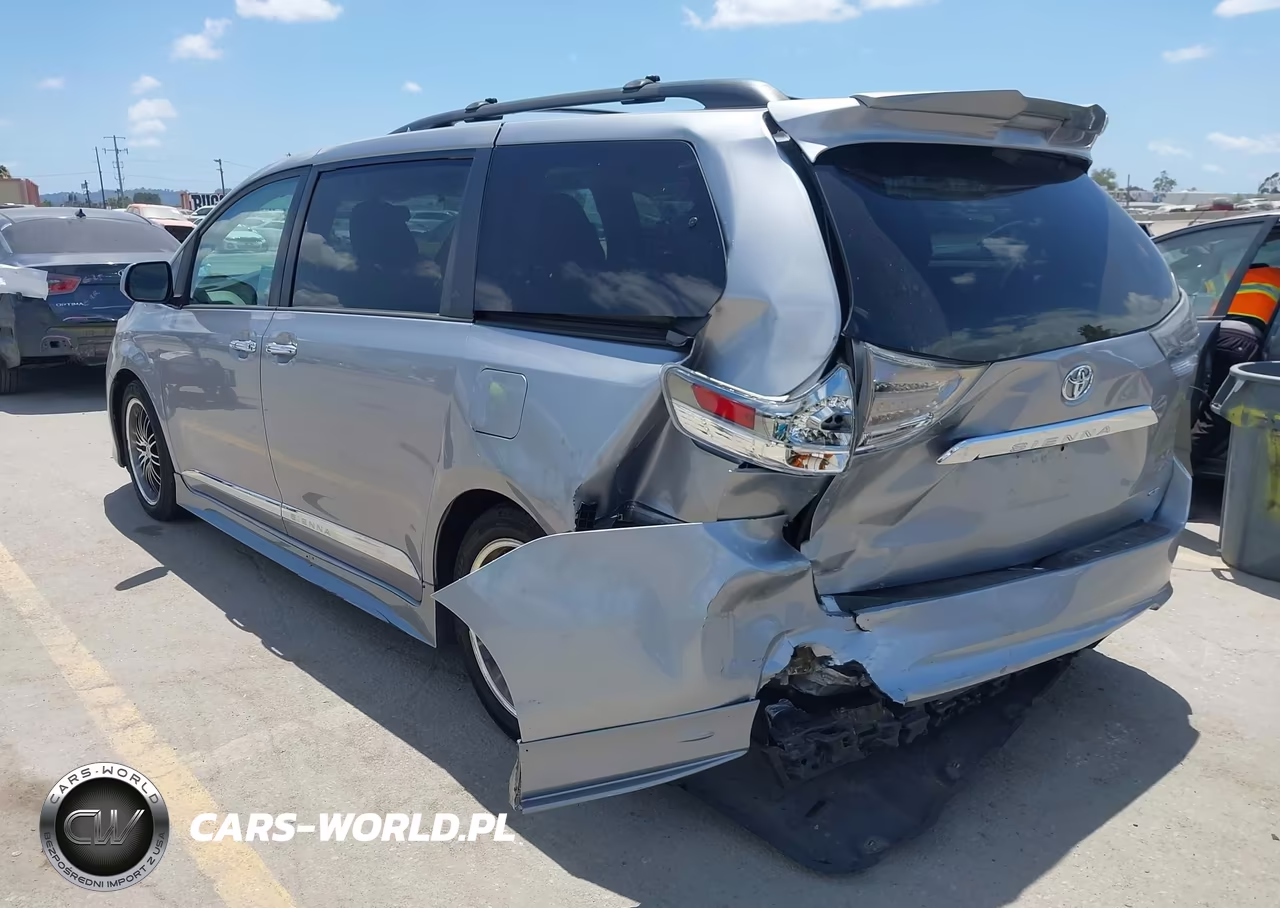 2012 Toyota Sienna Se 8 Passenger VIN:5TDXK3DC1CS258964 - 3