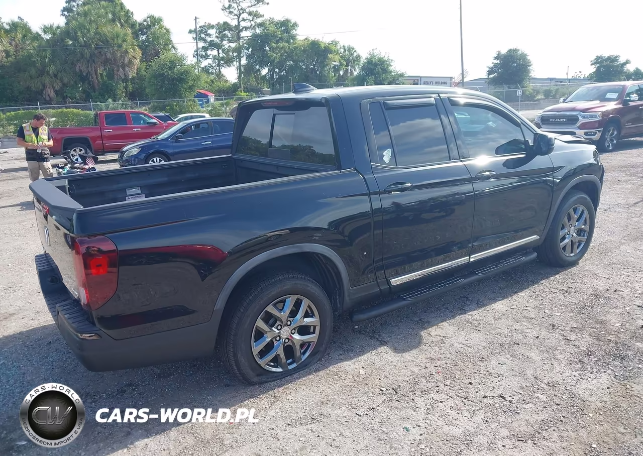 2017 Honda Ridgeline Black Edition VIN:5FPYK3F8XHB006985 - 4
