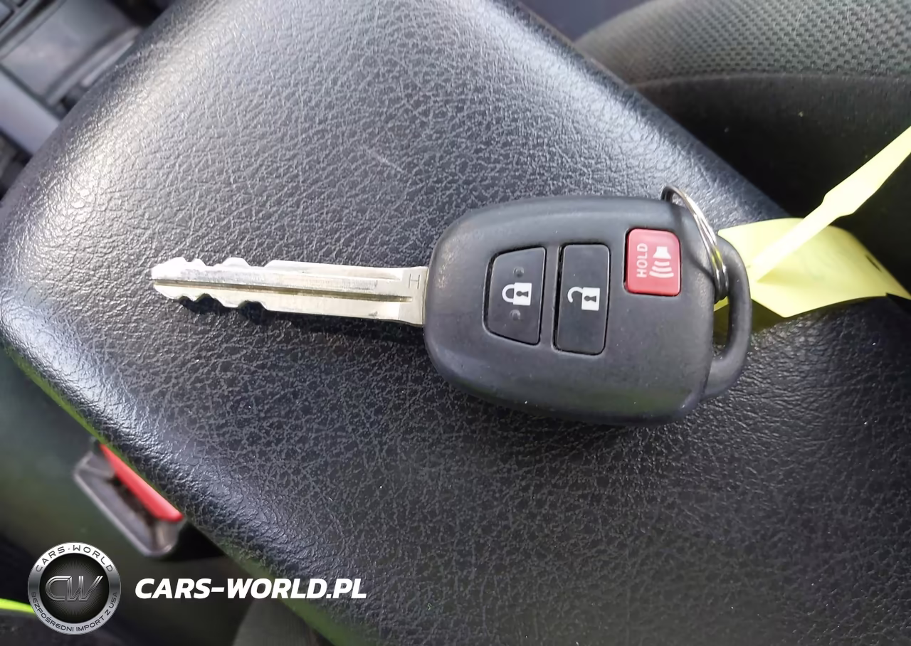 2015 Toyota Prius C Two VIN:JTDKDTB34F1109442 - 11