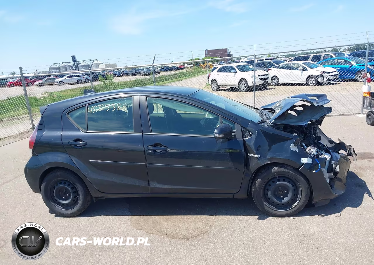 2015 Toyota Prius C Two VIN:JTDKDTB34F1109442 - 14
