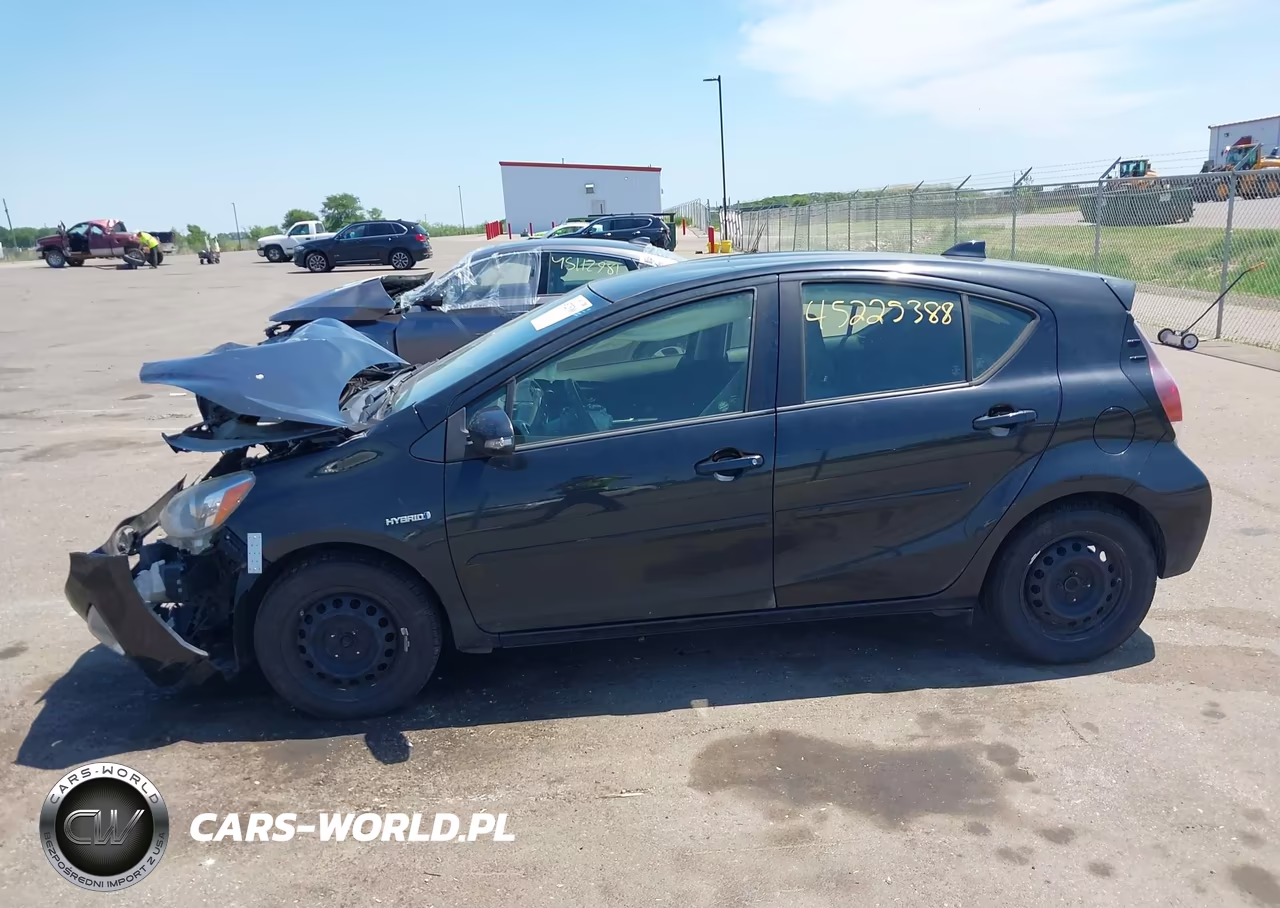 2015 Toyota Prius C Two VIN:JTDKDTB34F1109442 - 15
