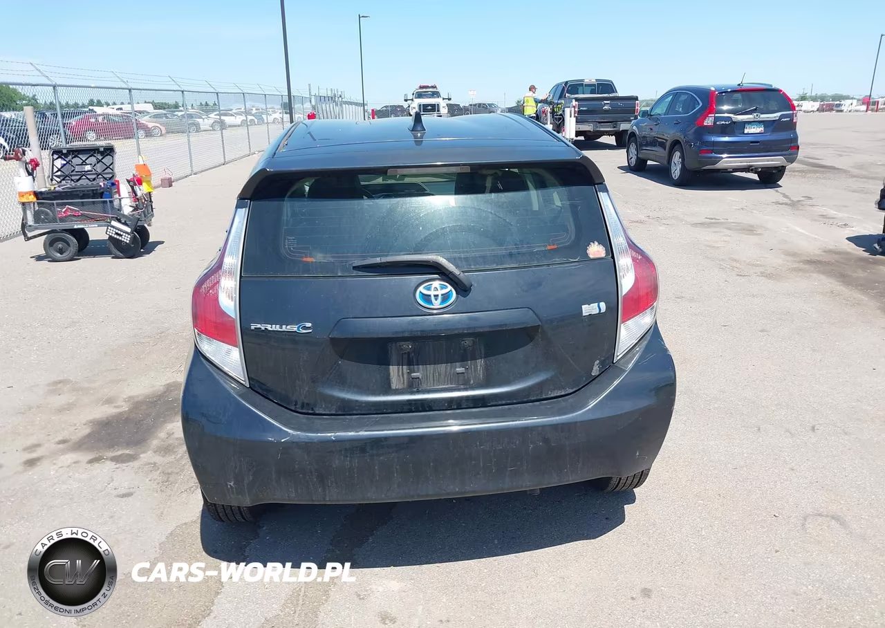 2015 Toyota Prius C Two VIN:JTDKDTB34F1109442 - 17
