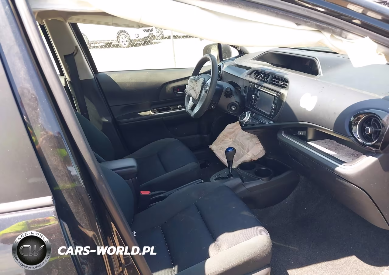 2015 Toyota Prius C Two VIN:JTDKDTB34F1109442 - 5