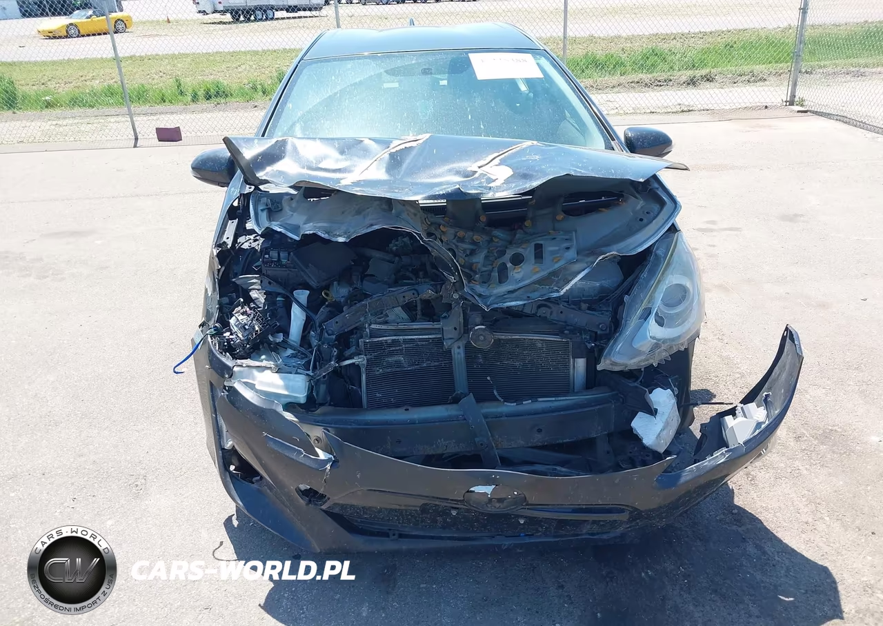 2015 Toyota Prius C Two VIN:JTDKDTB34F1109442 - 6