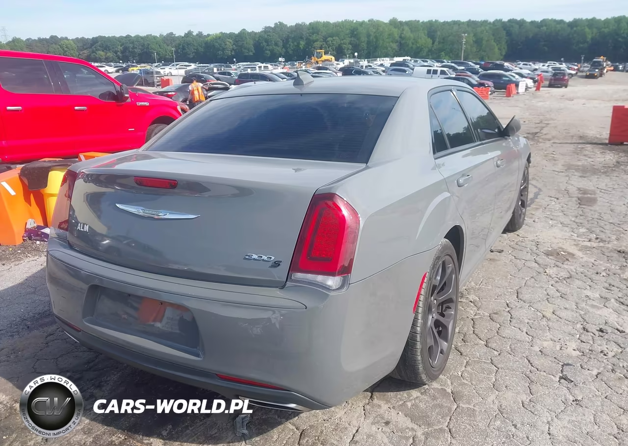 2019 Chrysler 300 300S VIN:2C3CCABG0KH559457 - 4