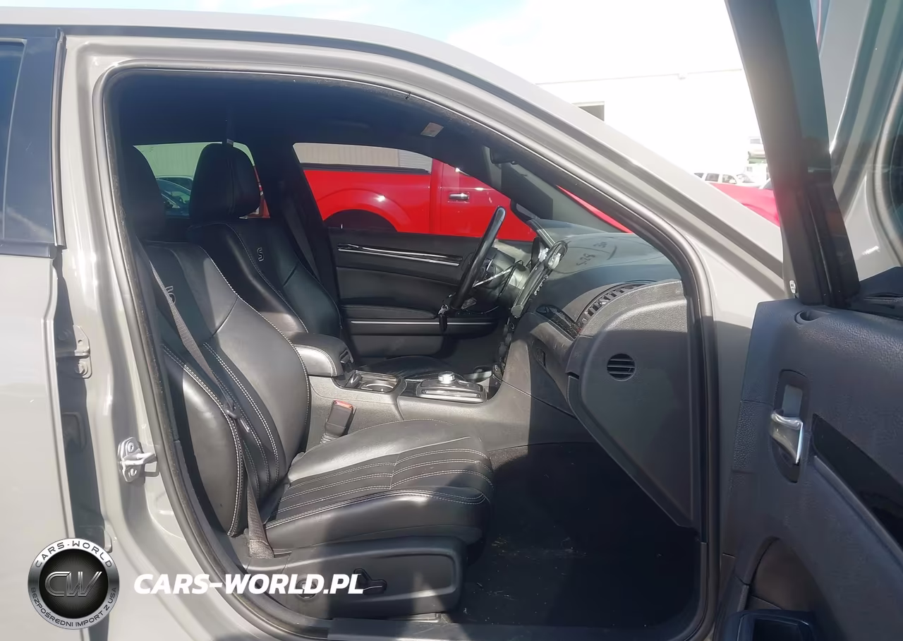 2019 Chrysler 300 300S VIN:2C3CCABG0KH559457 - 5