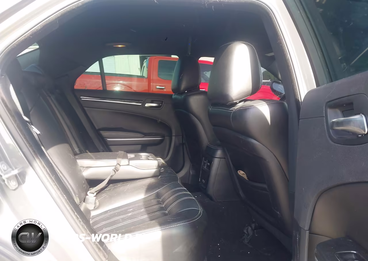 2019 Chrysler 300 300S VIN:2C3CCABG0KH559457 - 8