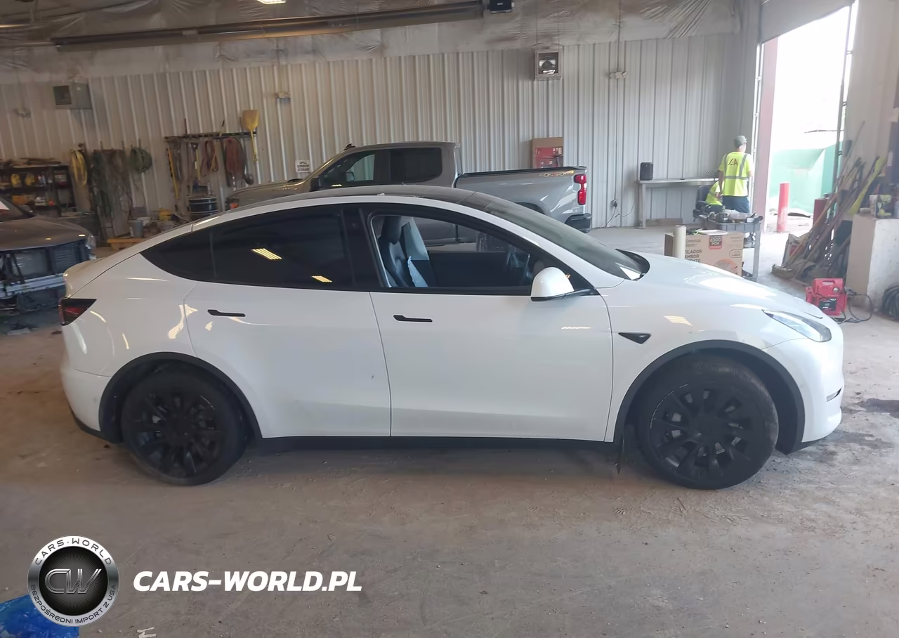 2022 Tesla Model Y Long Range Dual Motor All-Wheel Drive VIN:7SAYGDEE1NF317761 - 11