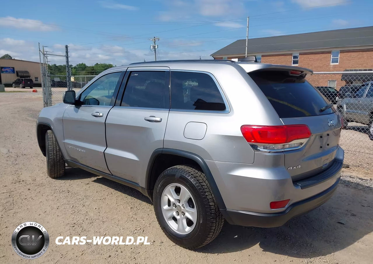 2015 Jeep Grand Cherokee Laredo VIN:1C4RJFAG2FC940973 - 3