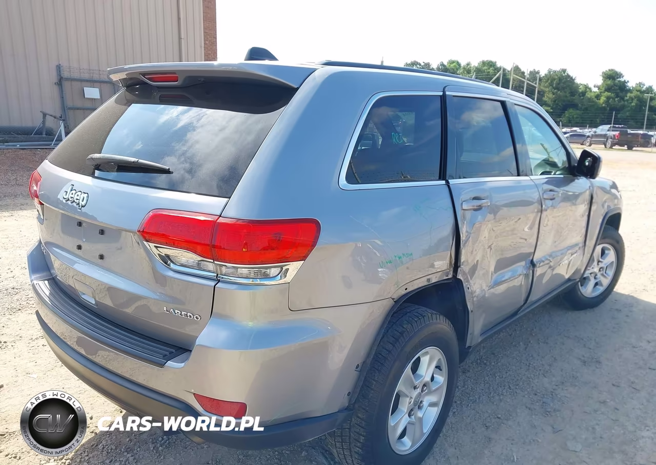 2015 Jeep Grand Cherokee Laredo VIN:1C4RJFAG2FC940973 - 4