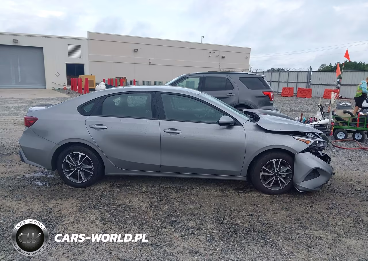 2024 Kia Forte Lxs VIN:3KPF24AD8RE784381 - 13