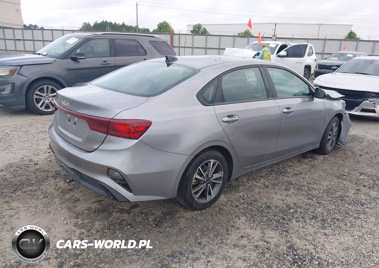 2024 Kia Forte Lxs VIN:3KPF24AD8RE784381 - 4