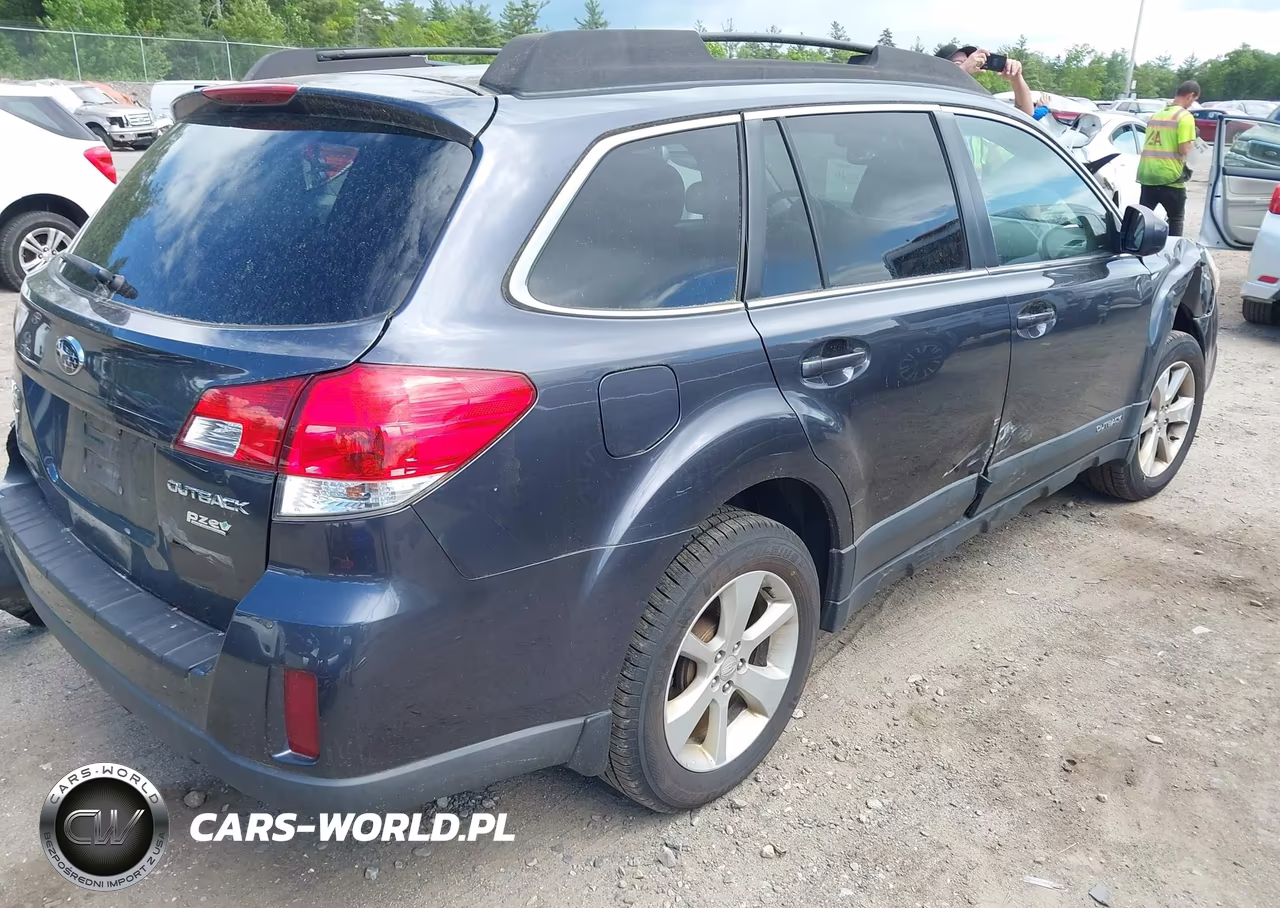 2013 Subaru Outback 2.5I Premium VIN:4S4BRBGC0D3214416 - 4