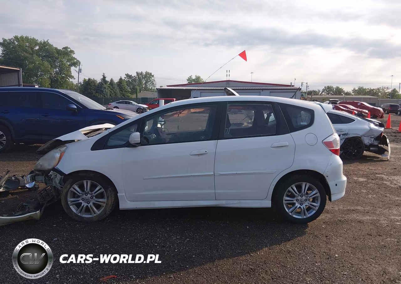 2009 Honda Fit Sport VIN:JHMGE88669S062705 - 15