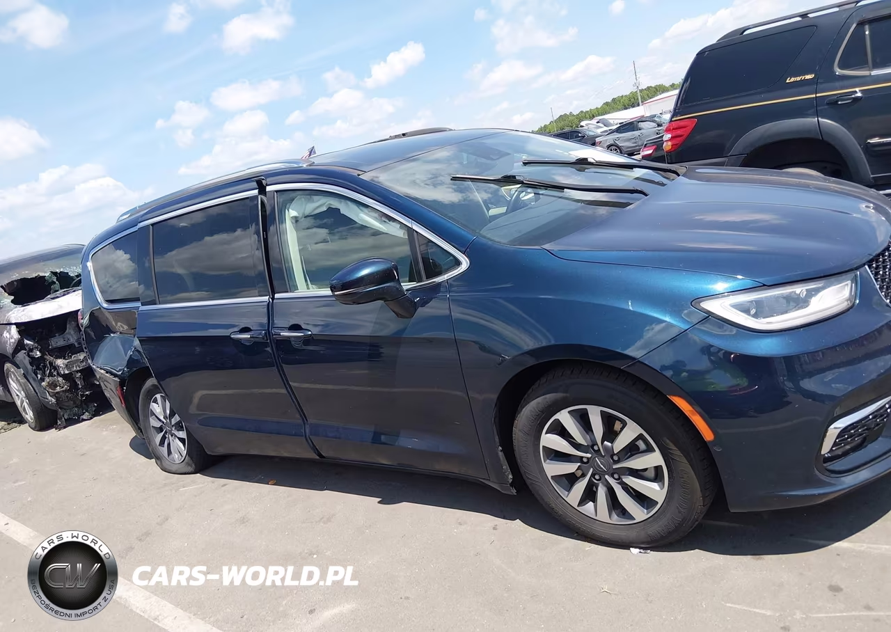 2021 Chrysler Pacifica Hybrid Touring L VIN:2C4RC1L72MR596477 - 13