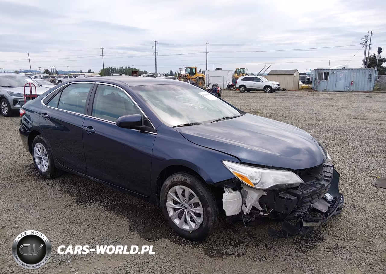 2015 Toyota Camry Le – zdjęcie 1 z 18