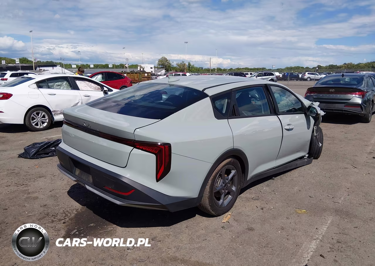 2025 Kia K4 Lxs VIN:3KPFT4DE5SE132325 - 4