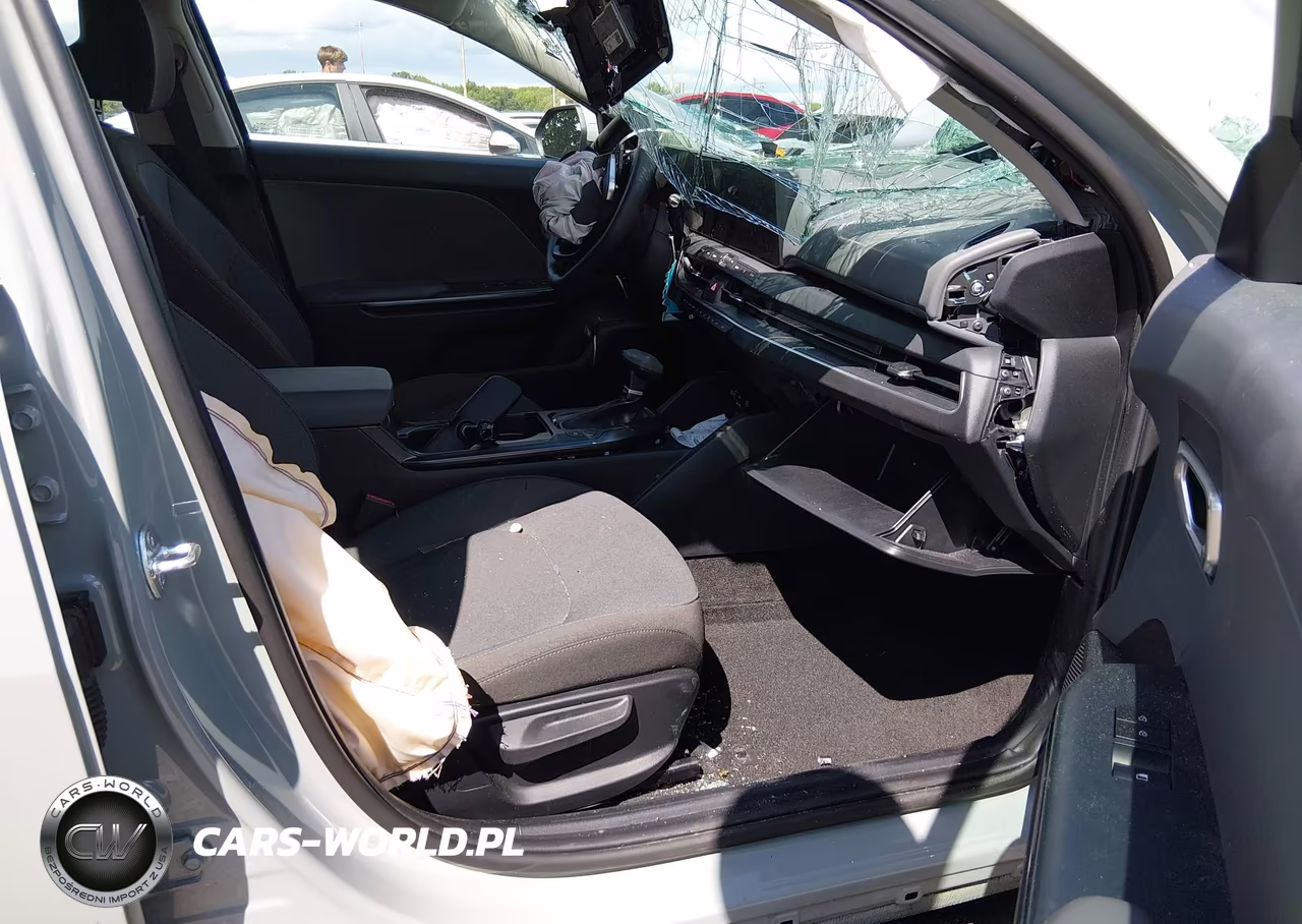 2025 Kia K4 Lxs VIN:3KPFT4DE5SE132325 - 5