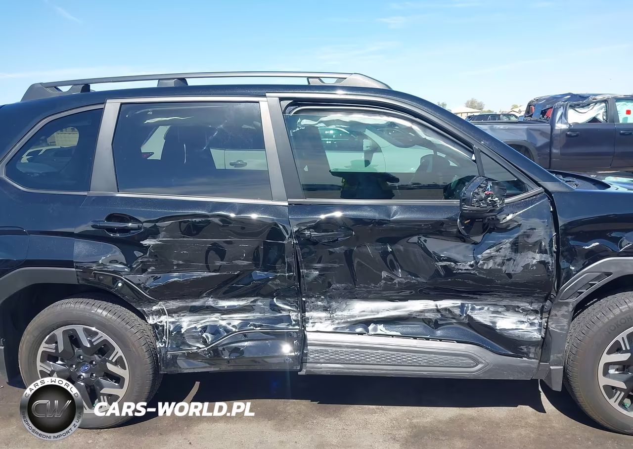 2025 Subaru Forester Premium VIN:JF2SLDDC8SH455194 - 13