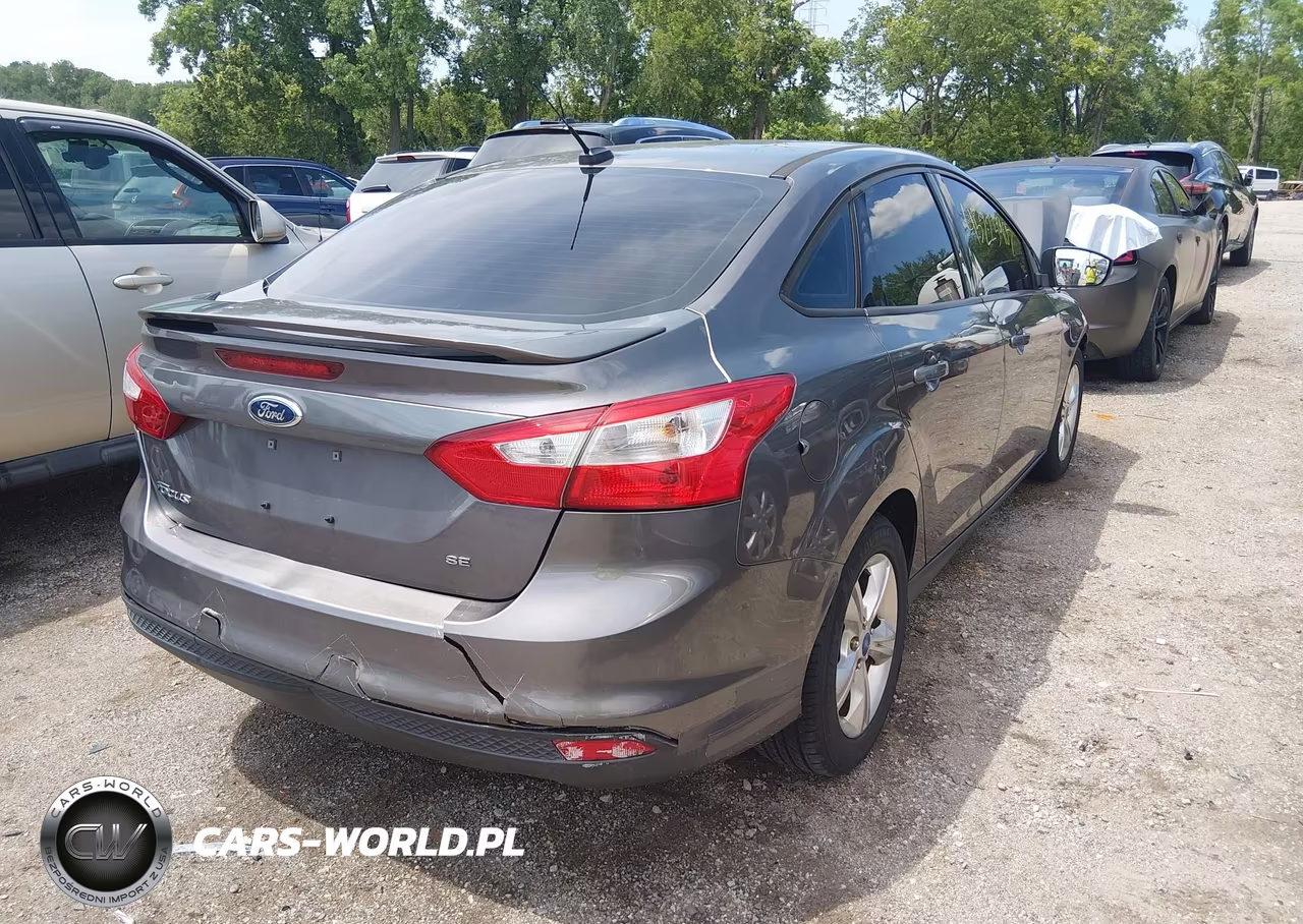2012 Ford Focus Se VIN:1FAHP3F21CL294347 - 4