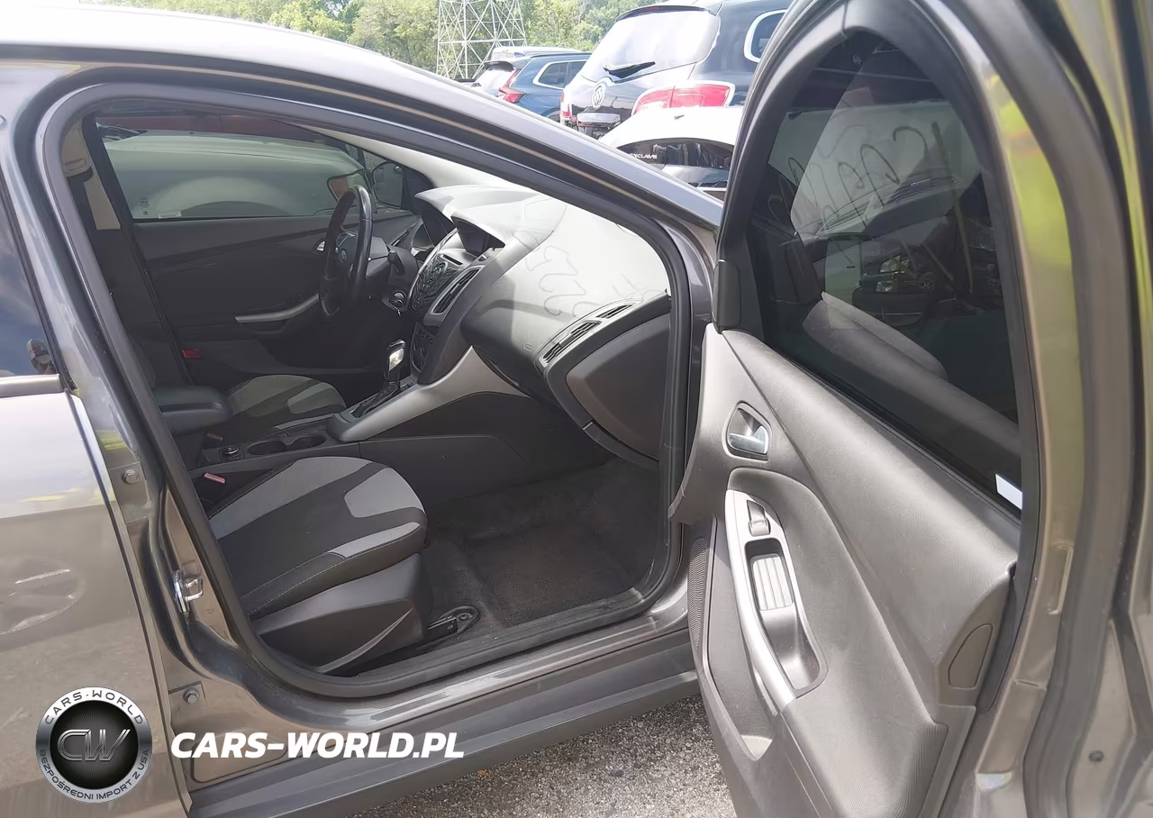2012 Ford Focus Se VIN:1FAHP3F21CL294347 - 5