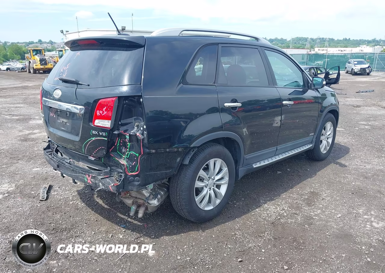2011 Kia Sorento Ex V6 VIN:5XYKUDA22BG161399 - 4