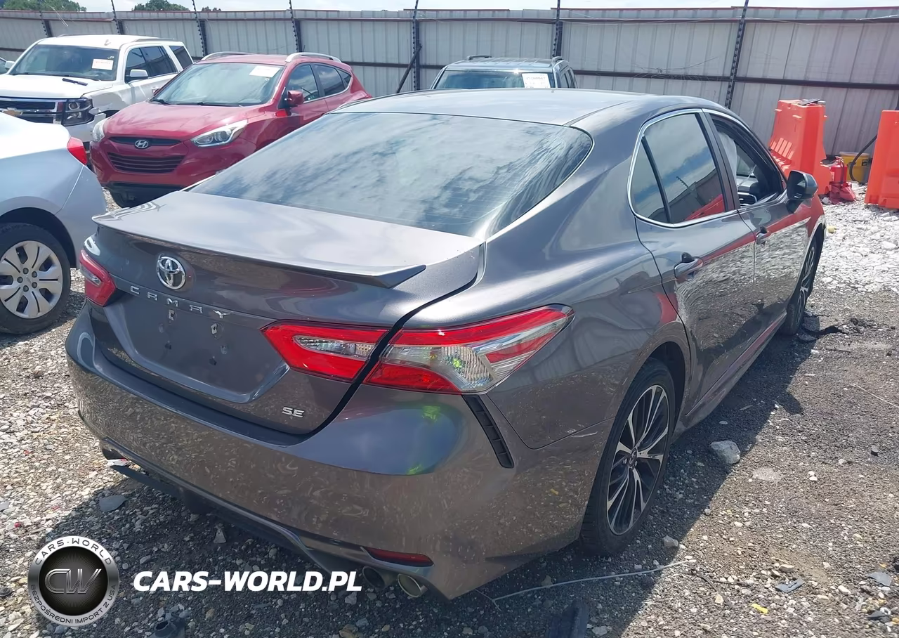 2018 Toyota Camry Se VIN:4T1B11HK5JU115104 - 4