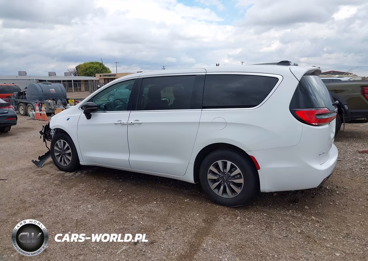 2024 Chrysler Pacifica Hybrid Select VIN:2C4RC1S70RR153642 - 14