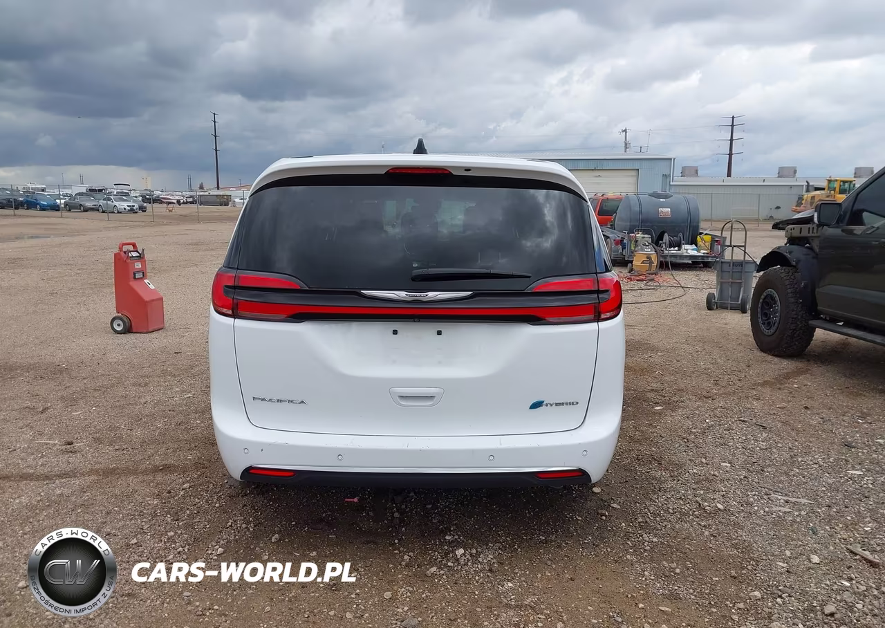 2024 Chrysler Pacifica Hybrid Select VIN:2C4RC1S70RR153642 - 16