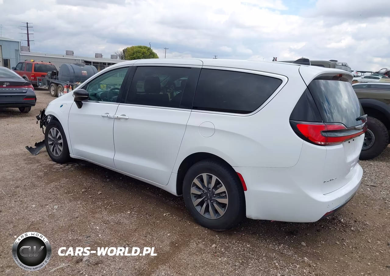 2024 Chrysler Pacifica Hybrid Select VIN:2C4RC1S70RR153642 - 3