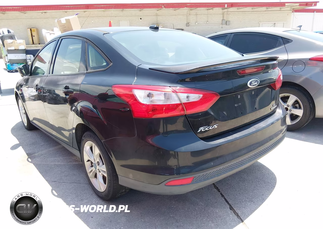 2012 Ford Focus Se VIN:1FAHP3F28CL381923 - 3