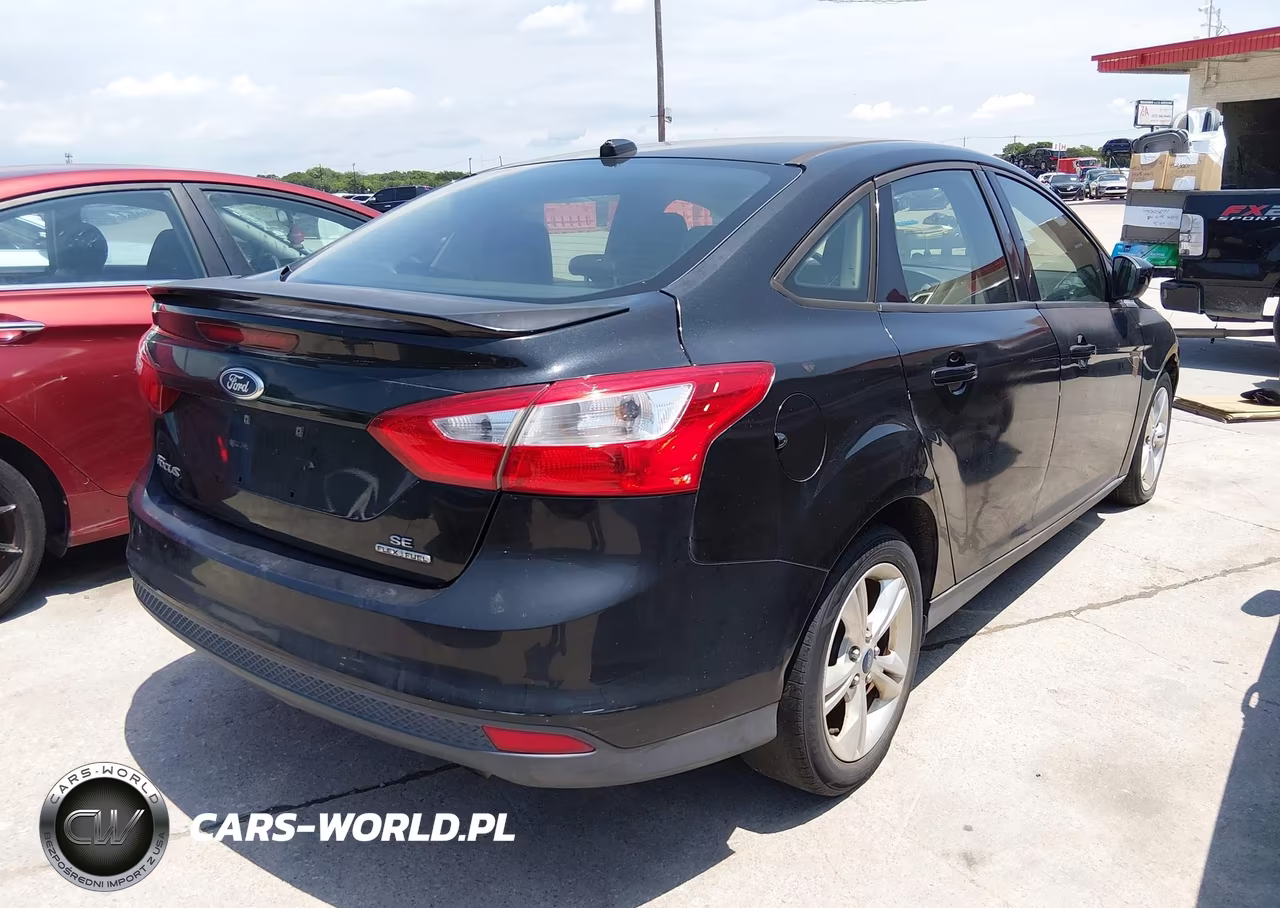 2012 Ford Focus Se VIN:1FAHP3F28CL381923 - 4