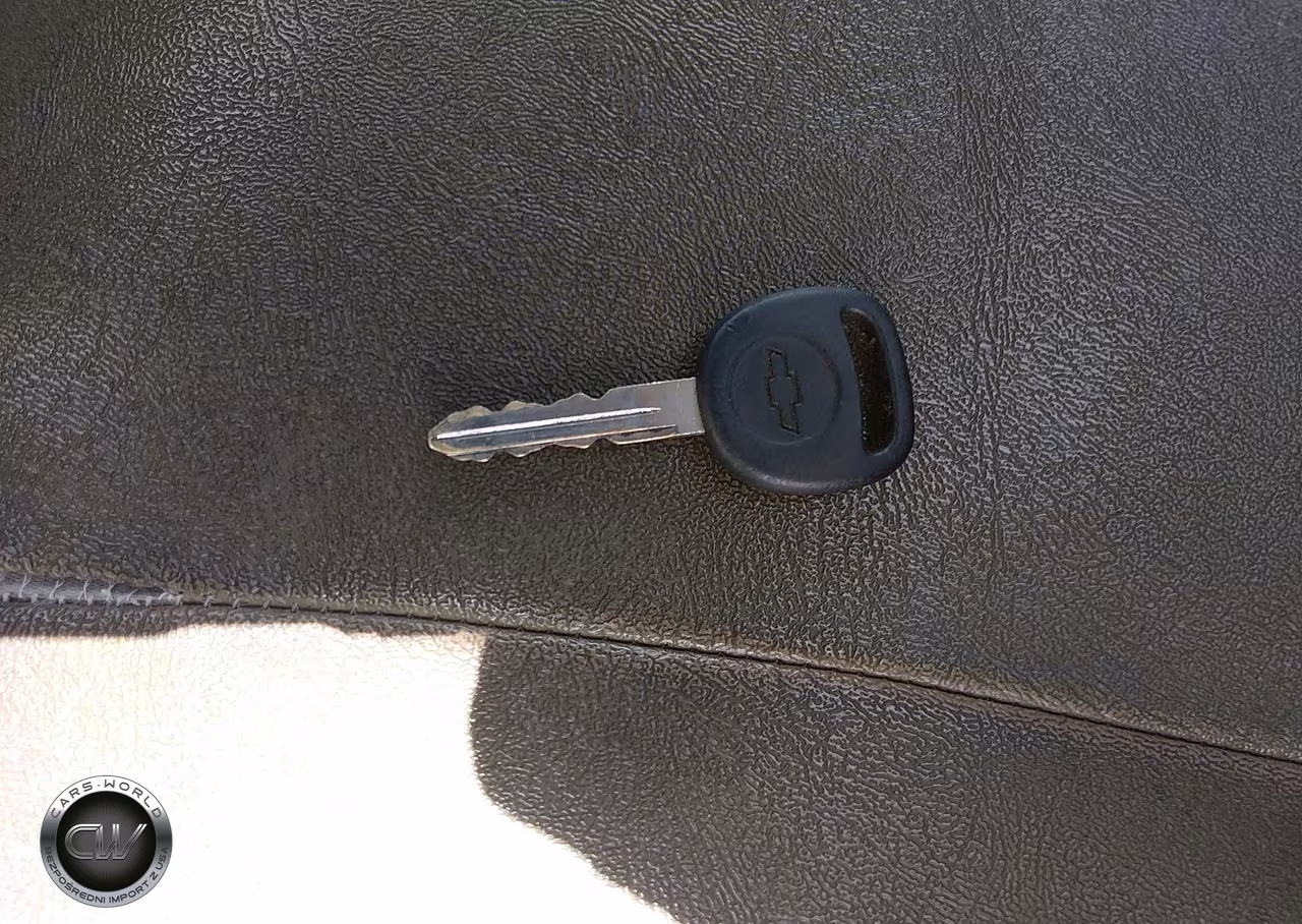 2000 Chevrolet Silverado 1500 VIN:1GCEC14W8YE325642 - 11
