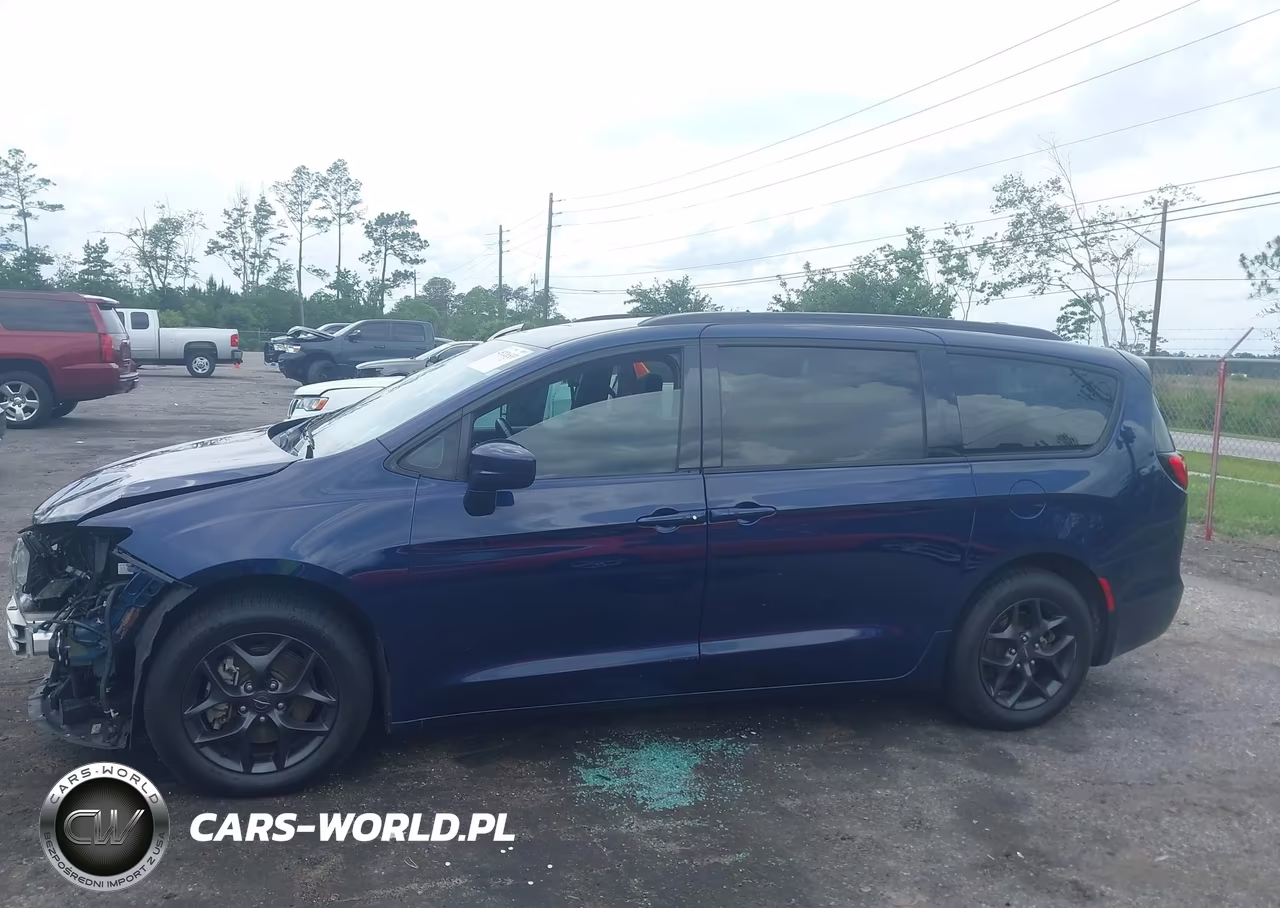 2020 Chrysler Pacifica Touring L VIN:2C4RC1BGXLR122986 - 14