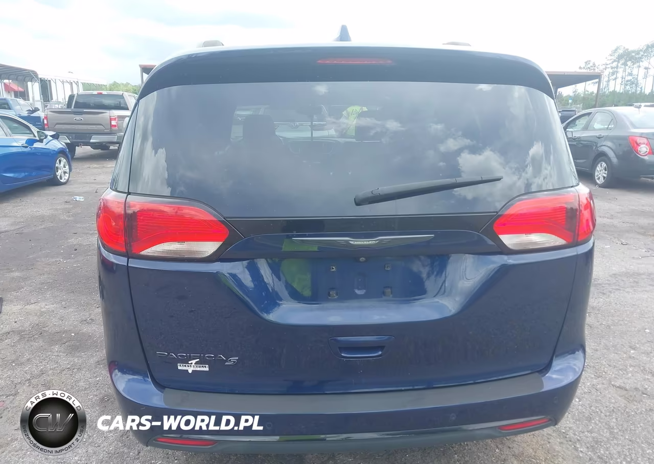 2020 Chrysler Pacifica Touring L VIN:2C4RC1BGXLR122986 - 16