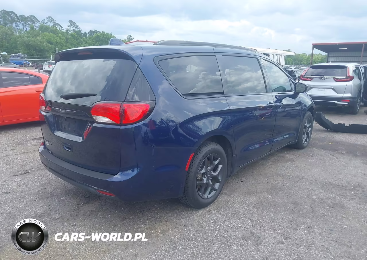 2020 Chrysler Pacifica Touring L VIN:2C4RC1BGXLR122986 - 4