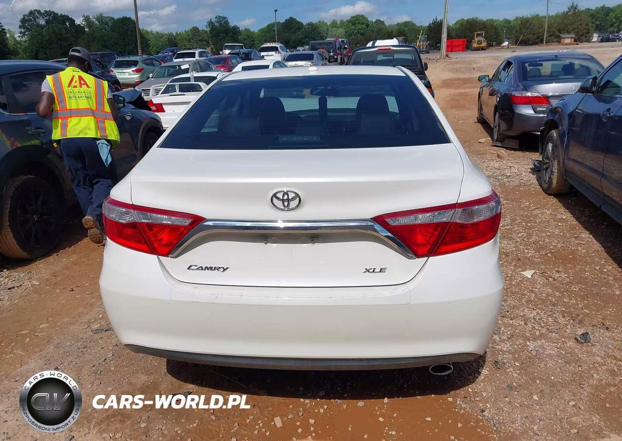 2016 Toyota Camry Xle VIN:4T1BF1FK6GU123242 - 16