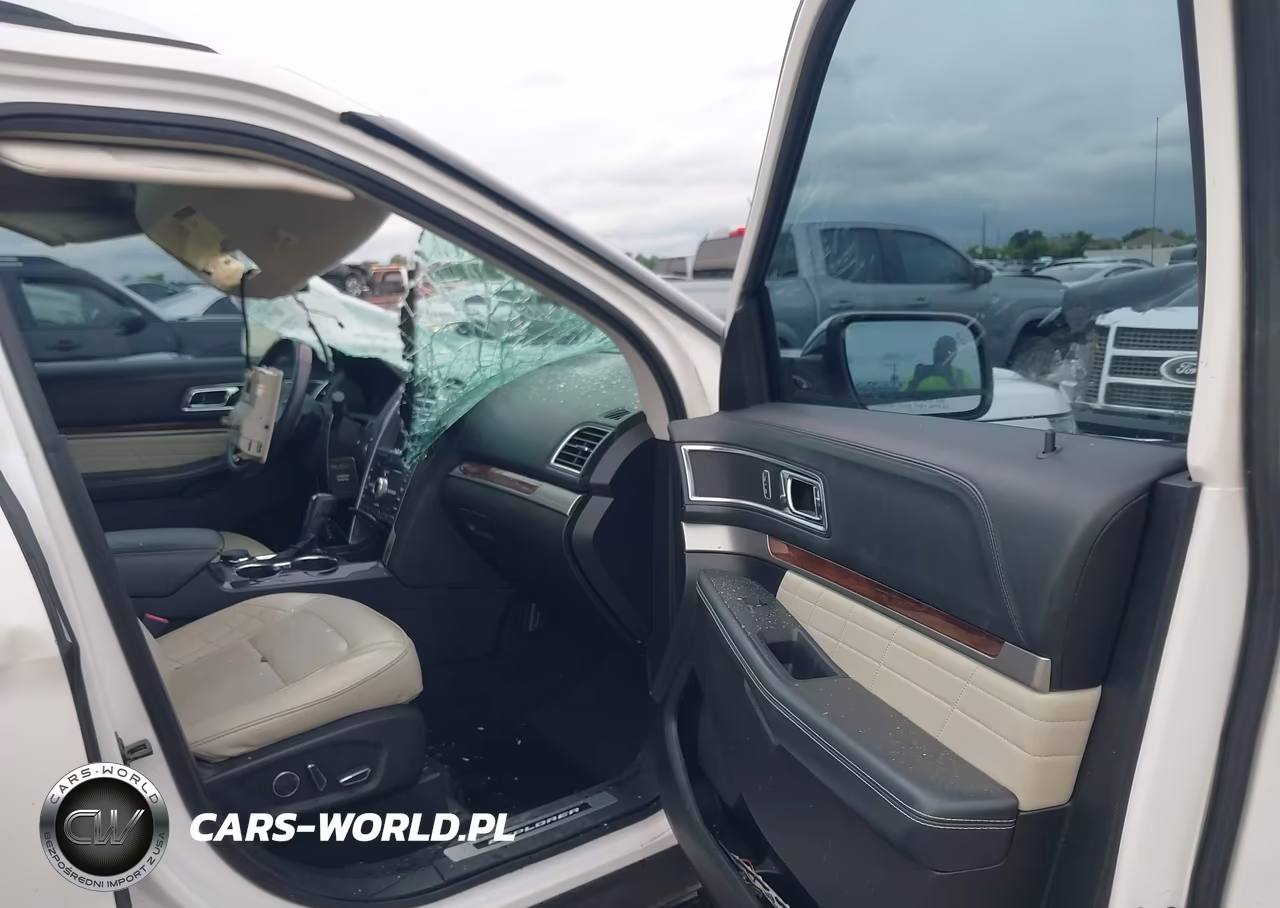 2017 Ford Explorer Platinum VIN:1FM5K8HT1HGC53940 - 5